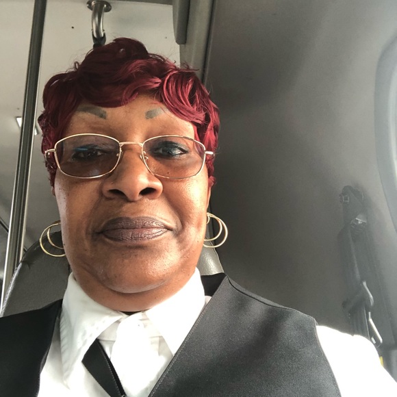 Meet your Posher, Melissa - Picture 1 of 7